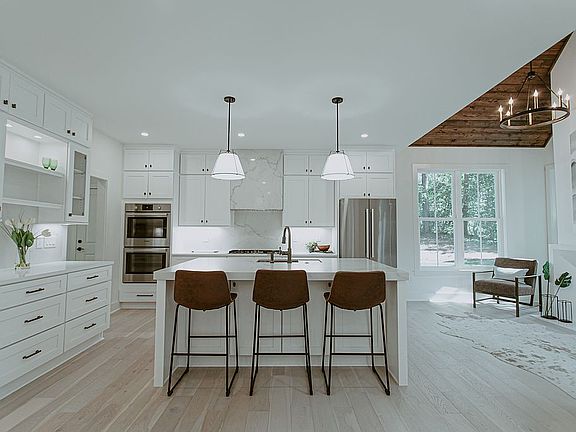 4th image of 2968 McCully Dr