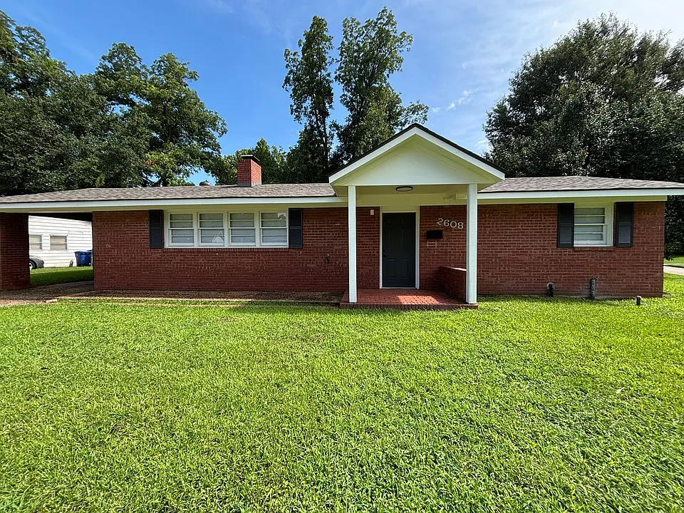 2608 E Cavett Dr