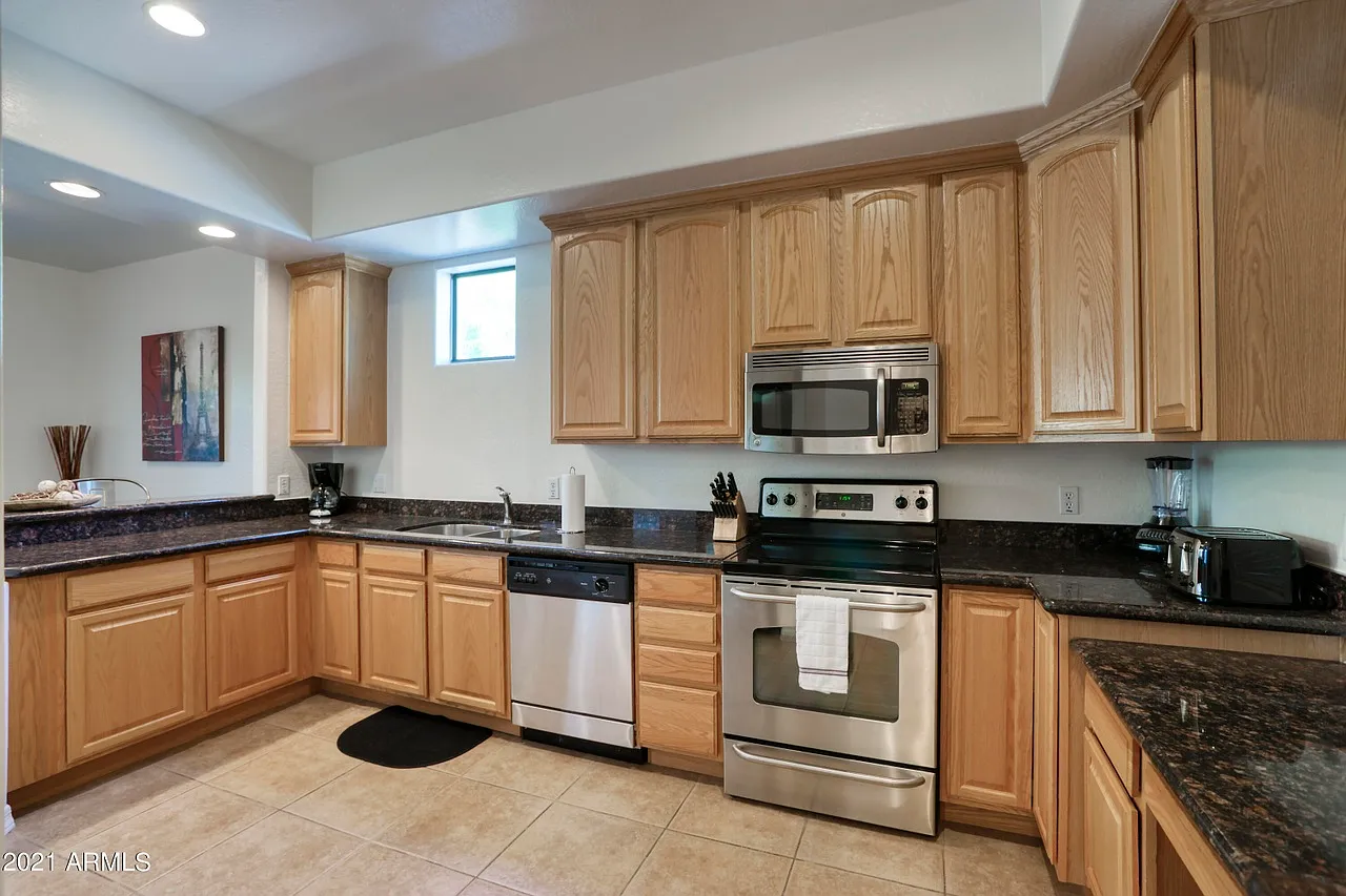 13616 N Hamilton Drive - 102 — Photo 2