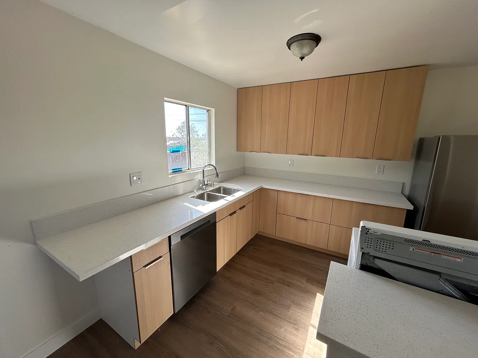 2 bed, 750 sqft, $2,700 — Photo 1