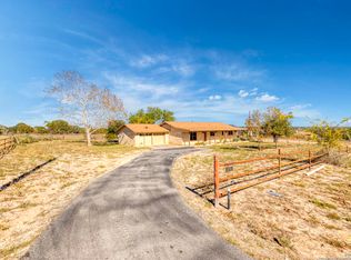 171 Big Oak Drive, Adkins, TX 78101