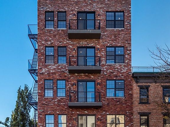 5th image of 196 Montrose Ave