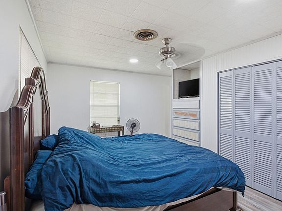 5th image of 1822 Sarah Ln