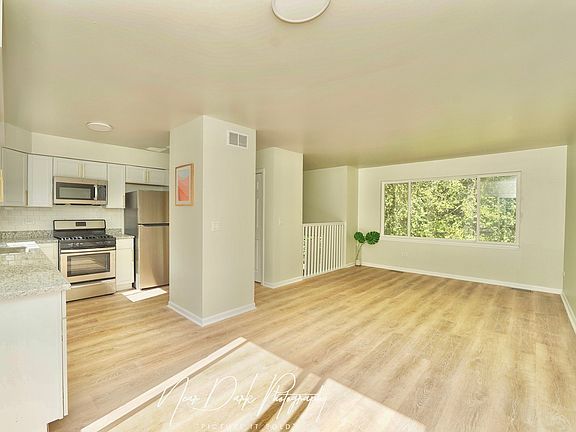 2nd image of 2620 Metropolitan Ave