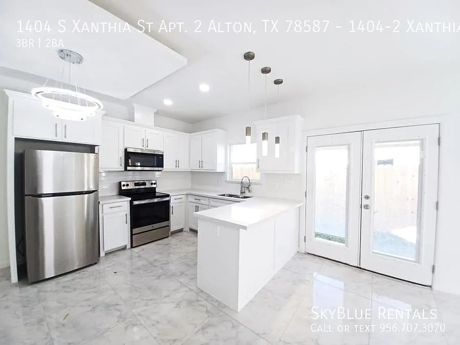 Building Photo - 1404 S Xanthia St #2