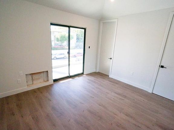 5th image of 2229 Marathon St #5