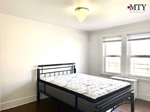 2nd image of 20-52 32nd St #2RR