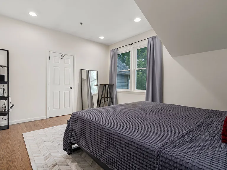 112 Highland Ave #H — Photo 8