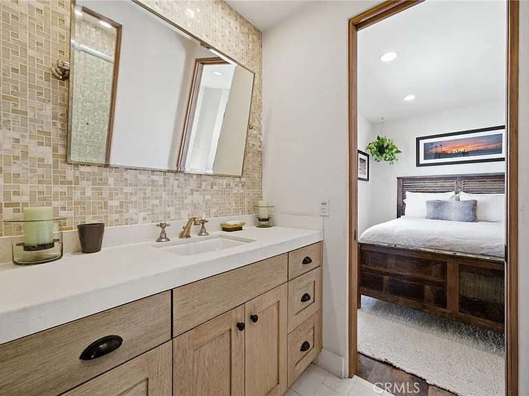 3715 Seashore Dr — Photo 18