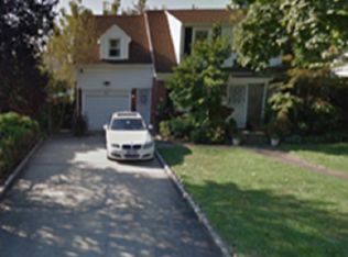 34 Chestnut Ln, Valley Stream, NY 11580