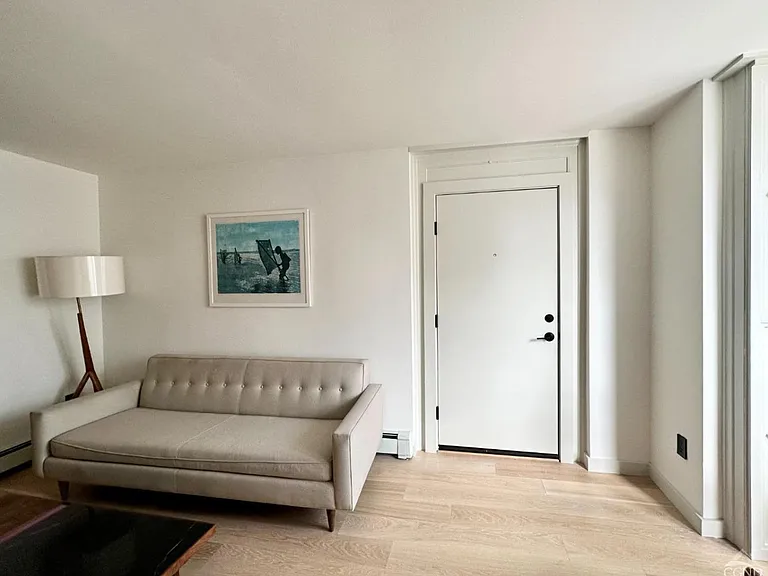 261 Main St #6 — Photo 8