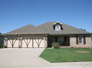 5585 Pinehurst Ave, Springfield, MO 65810