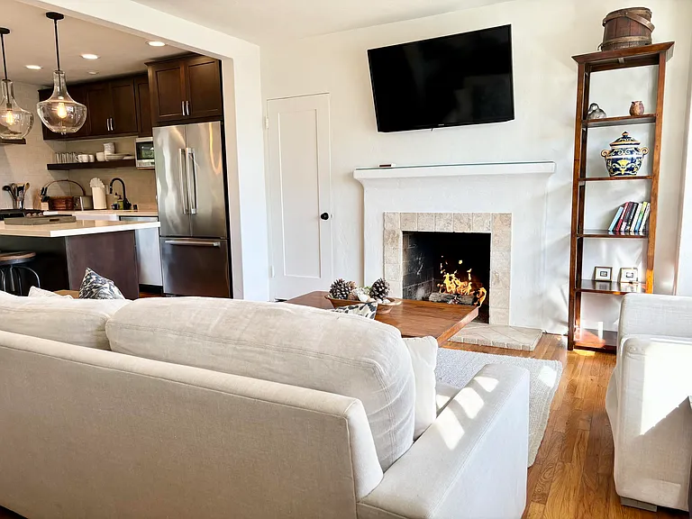 106 W Islay St — Photo 7