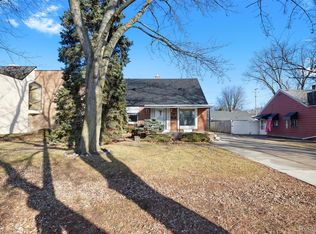 22225 E Ten Mile Rd, Saint Clair Shores, MI 48080