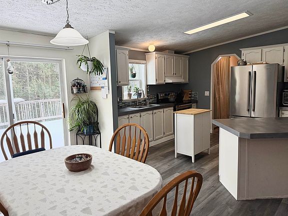 4th image of 85 Breezy Acres Drive