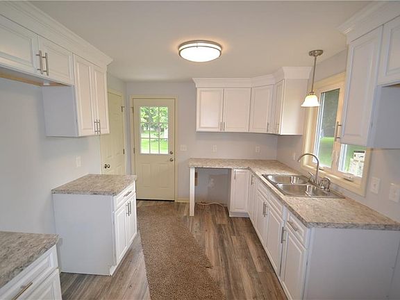 5th image of 1138 Hilton Parma Rd