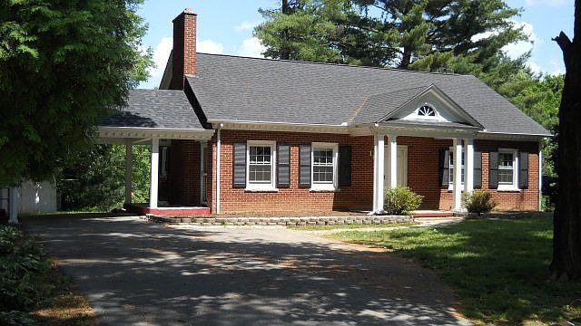 1st image of 109 Country Club Ln