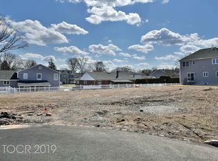 22 Lamb Ct, Norwood, NJ 07648