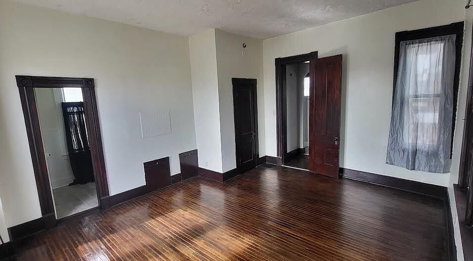 1st image of 431 W Ash St Unit 4