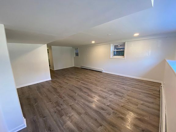 3rd image of 6448 N Washtenaw Ave #B