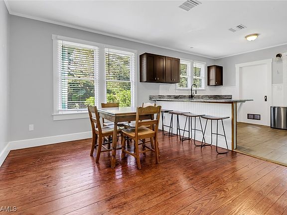 3rd image of 1619 Poinsettia Ave