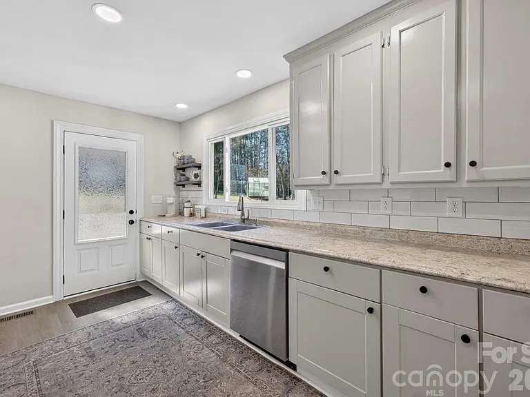 1665 Sherwood Ct — Photo 11