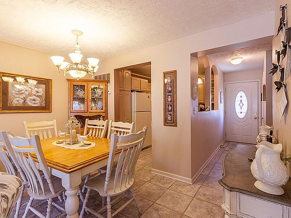 5th image of 2612 Piccadilly Ct