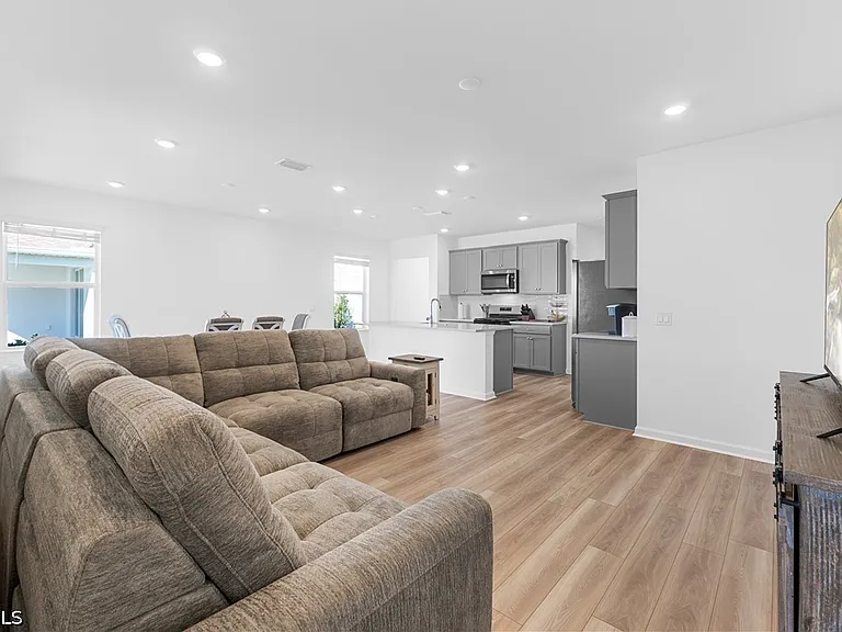 44148 Kelly Dr — Photo 17