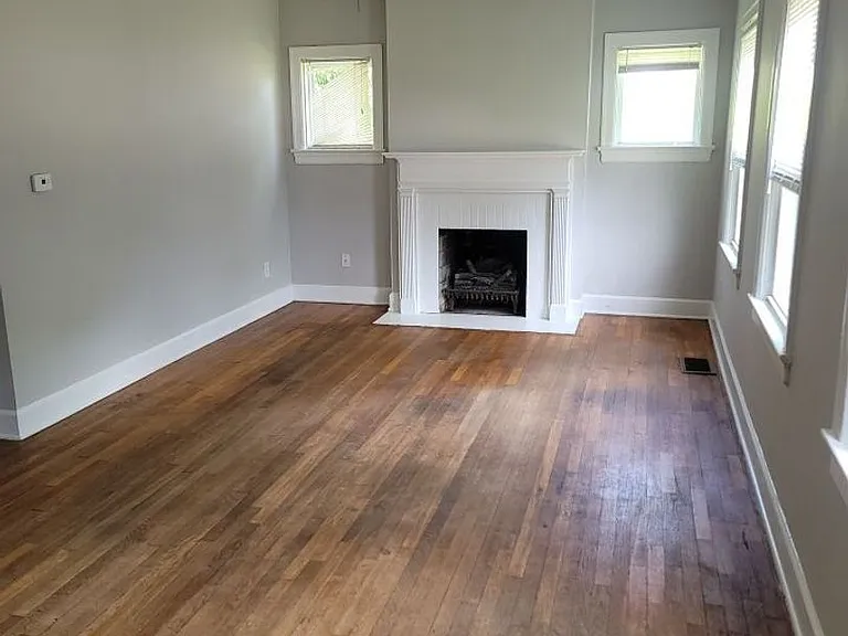 1411 Hill St — Photo 2