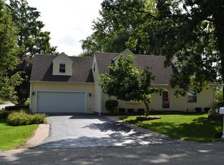 3822 Eastway Dr, Island Lake, IL 60042