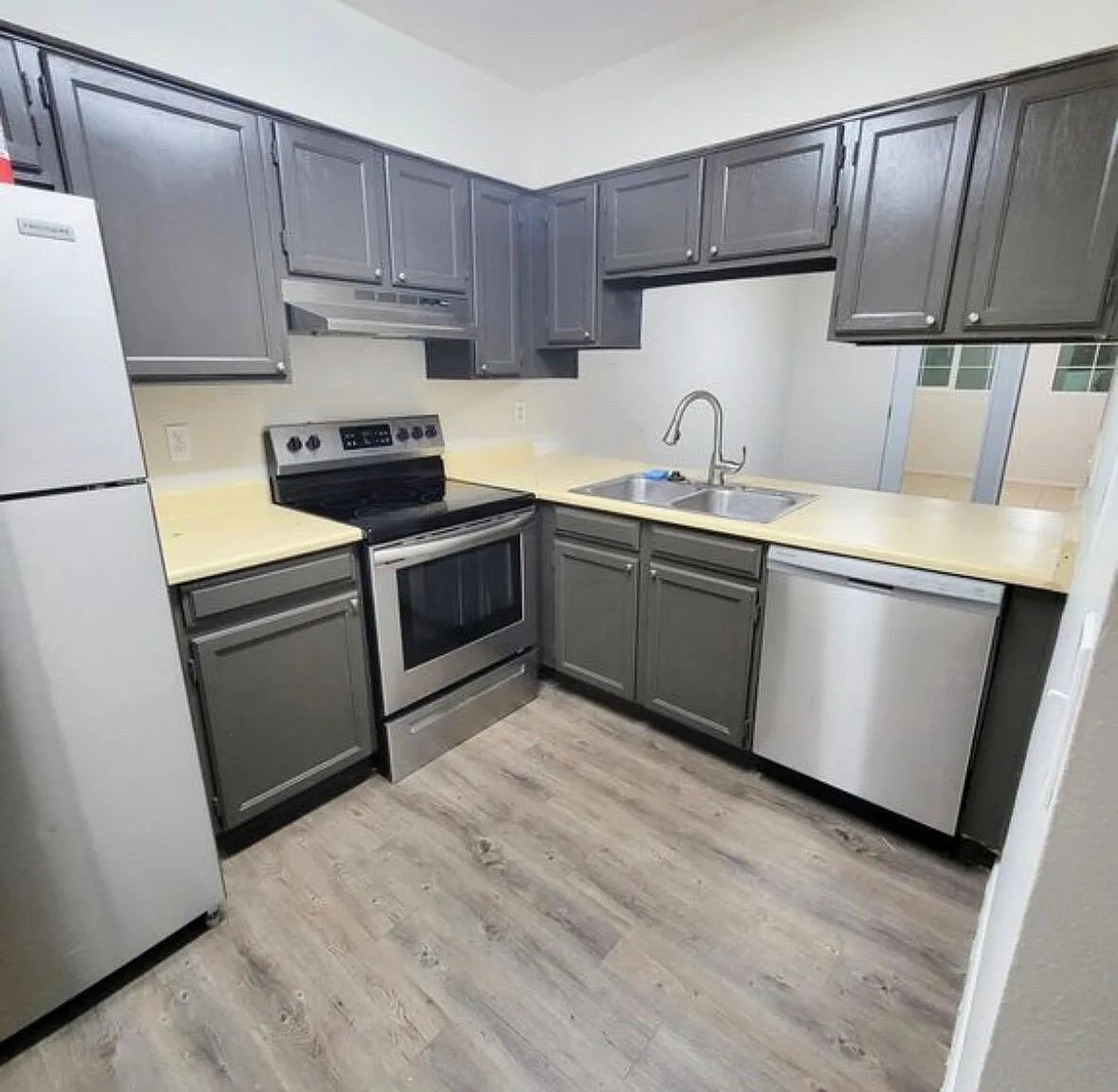 3 bed, 2.0 bath, 850 sqft, $1,595 — Photo 1