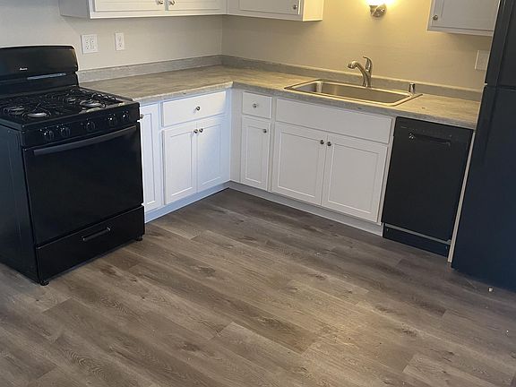 4th image of 234 W Newhall Ave #2