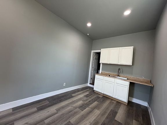 4th image of 3804 Washington St