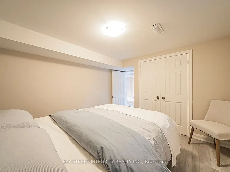 1277 Gainsborough Dr — Photo 38