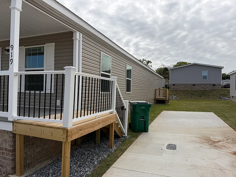 919 Atlanta Dr — Photo 3