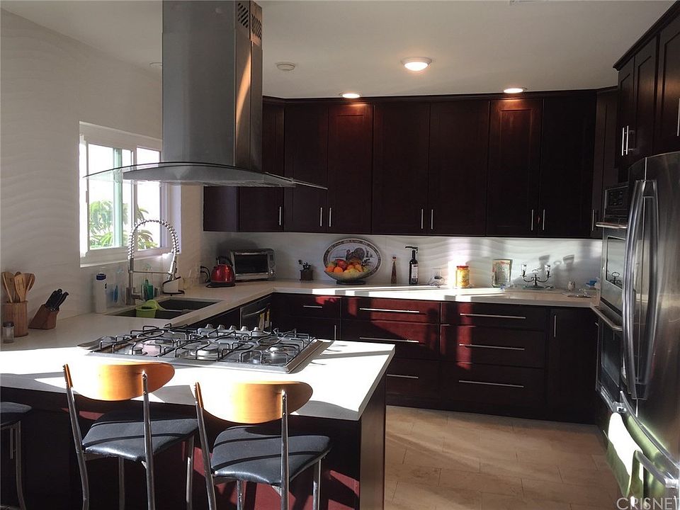 1st image of 4610 Densmore Ave Unit 206