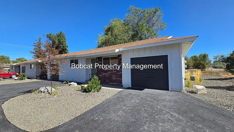 2 bed, 1.0 bath, 932 sqft, $1,820 — Photo 1