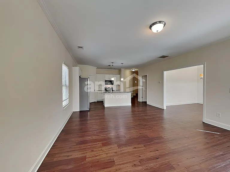 2750 Freemont St — Photo 4