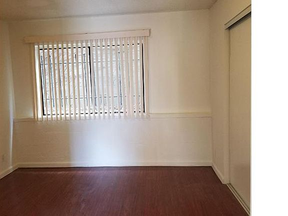 4th image of 820 W 93rd St APT 4