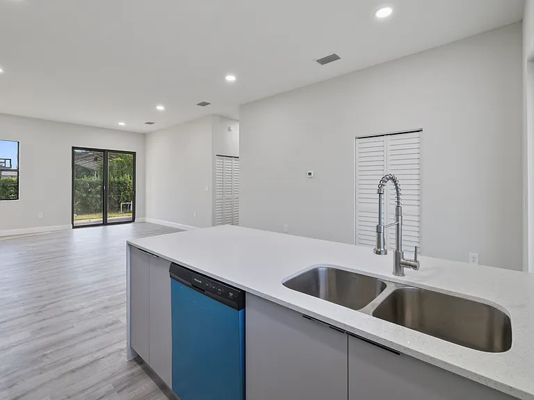 4703 Leonard Blvd S — Photo 8