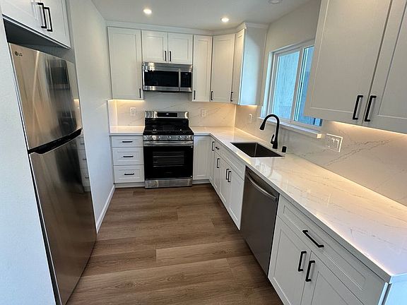 4th image of 14 Sierra Ln