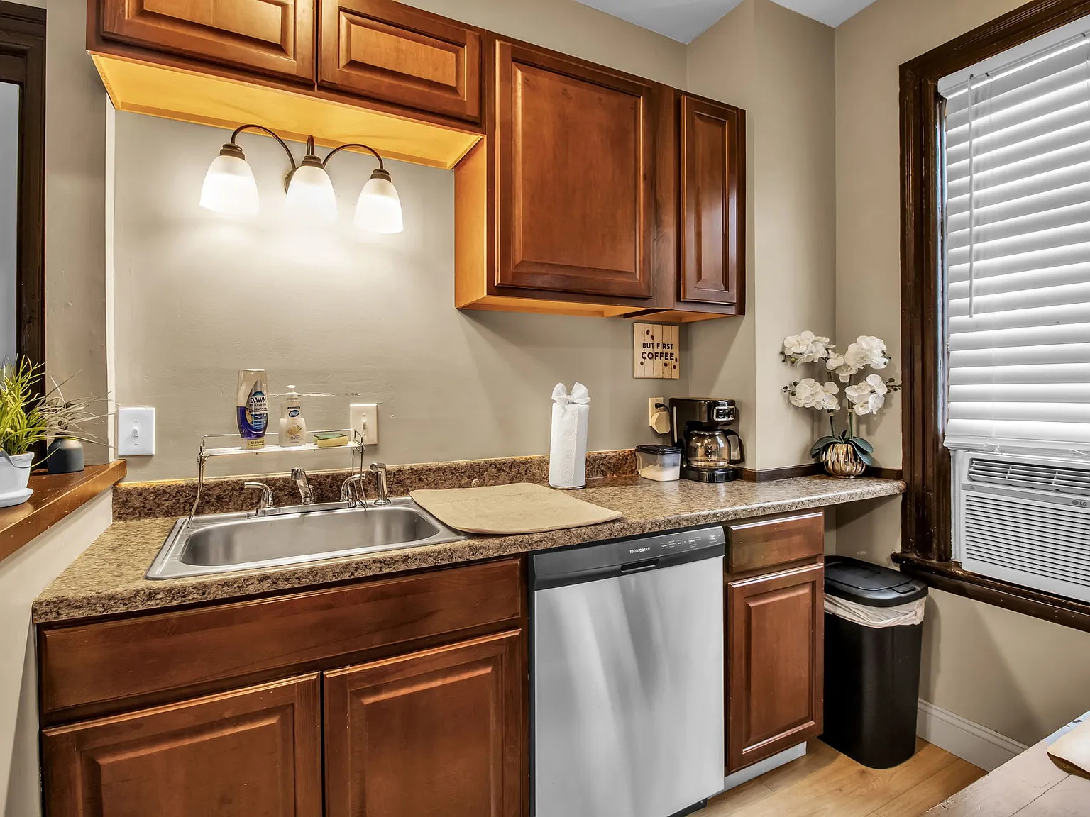 2 bed, 1200 sqft, $1,849 — Photo 1
