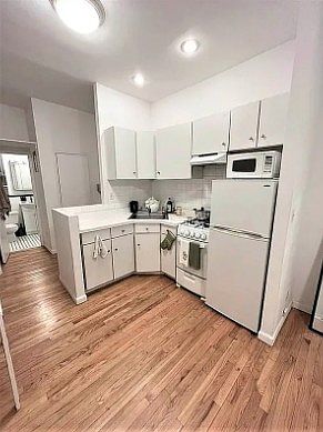 3rd image of 247 E 62nd St APT 7