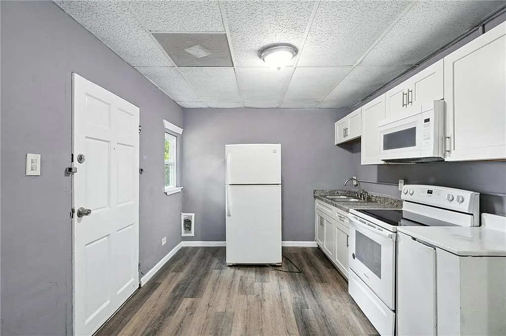 2 bed, 1.0 bath, 1479 sqft, $1,450 — Photo 2
