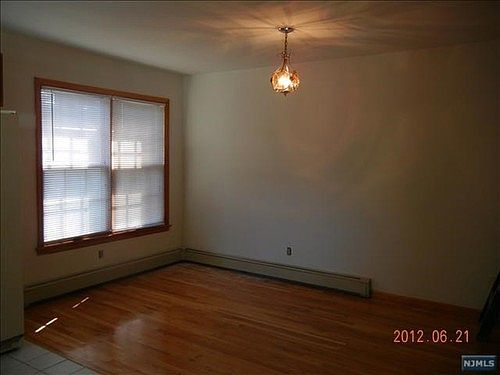 3rd image of 35 Grant Ave