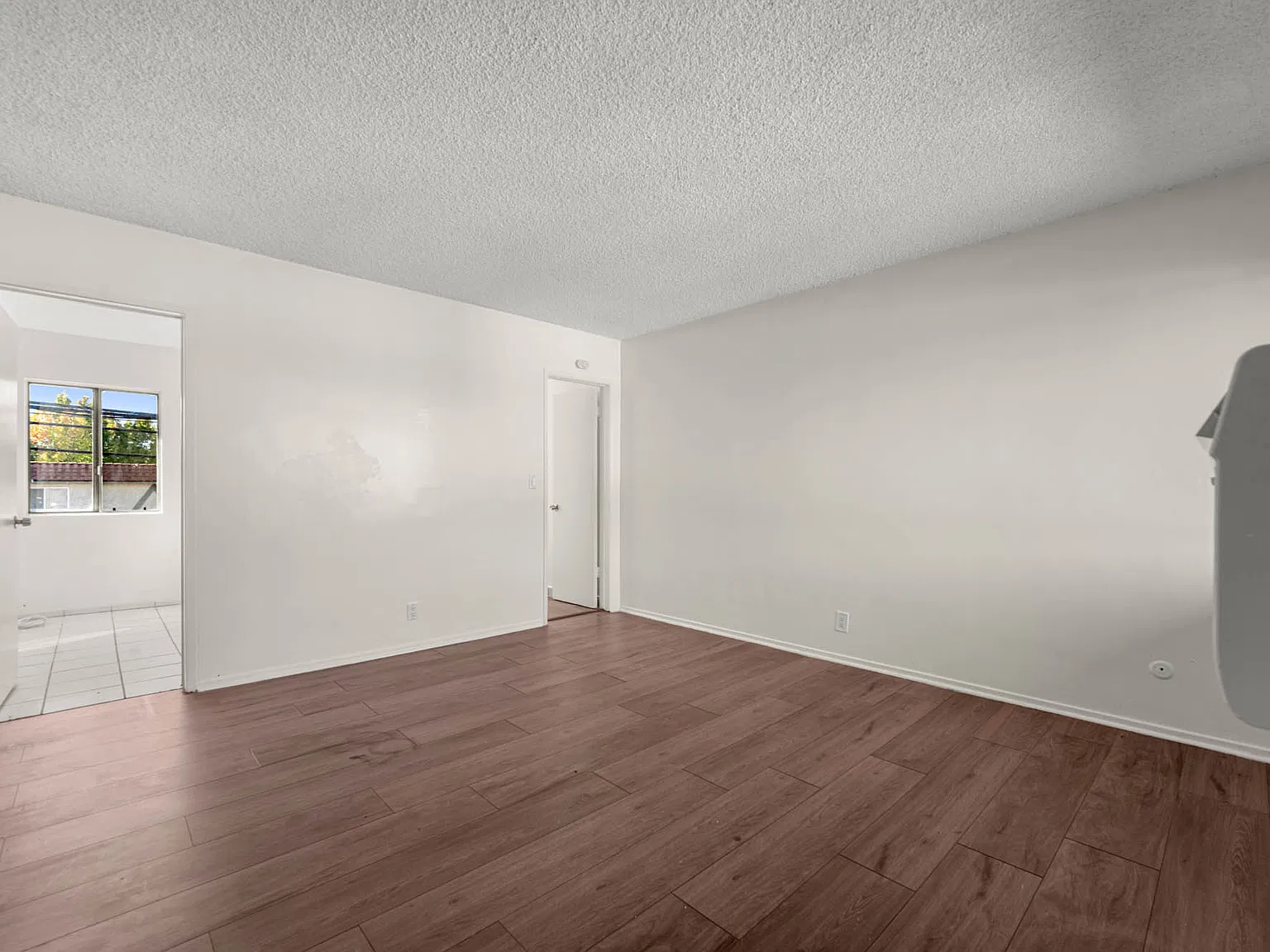 11741 Saticoy St — Photo 4