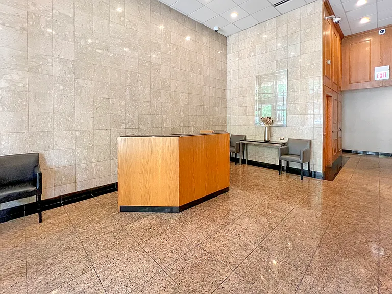 1540 N La Salle Dr #1001 — Photo 2