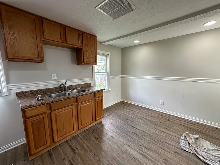 502 Garrard St — Photo 3