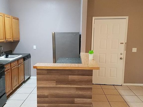 4th image of 2572 Oak Park Way #202