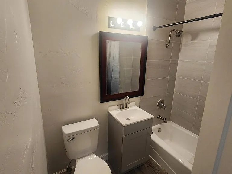 2943 Talbot St — Photo 12